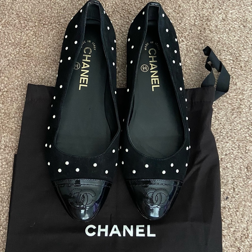 Chanel Black Faux Pearl Studded Suede and Patent Cap Toe CC Logo Ballet Flats
